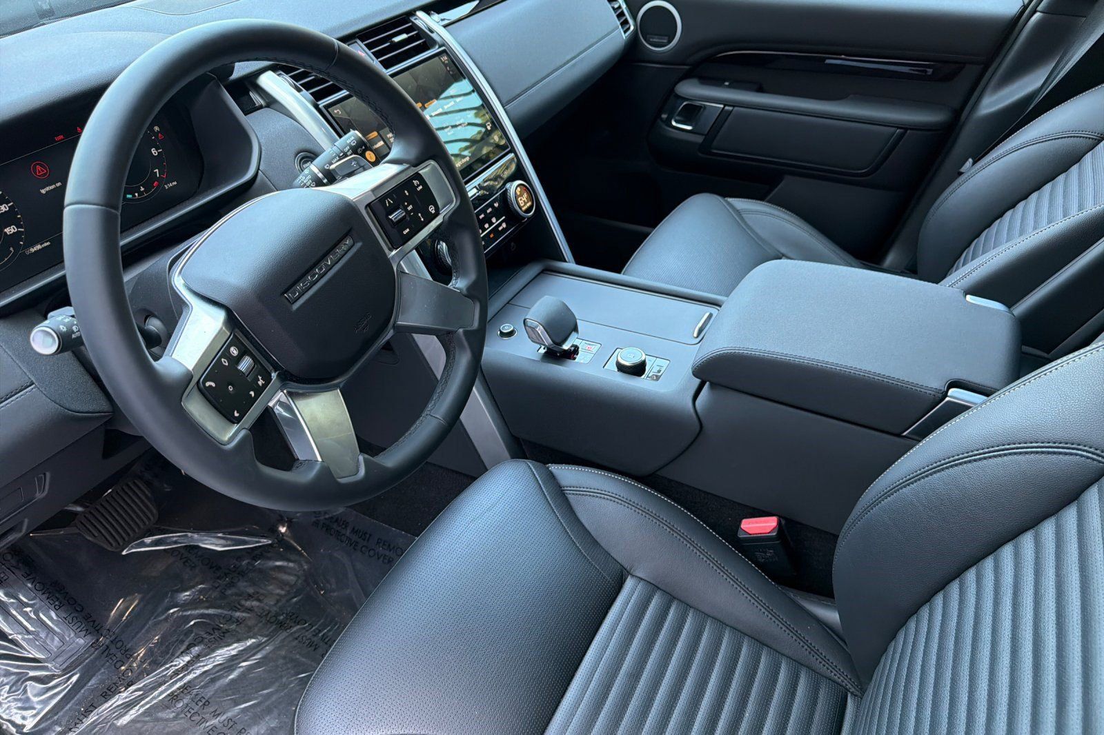 Used 2025 Land Rover Discovery S AWD/4WD image 4