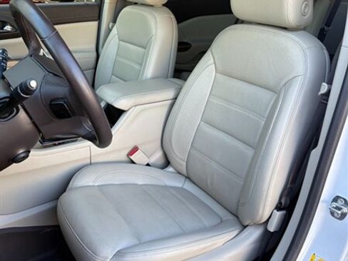 Used 2019 GMC Acadia Denali w/ Technology Package FWD image 12