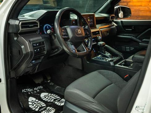 Used 2025 Toyota Tacoma SR5 AWD/4WD image 8