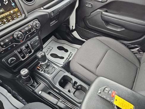 Used 2023 Jeep Wrangler Unlimited w/ Cold Weather Group AWD/4WD image 31
