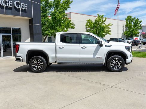 Used 2025 GMC Sierra 1500 AT4 w/ AT4 Premium Package AWD/4WD image 8
