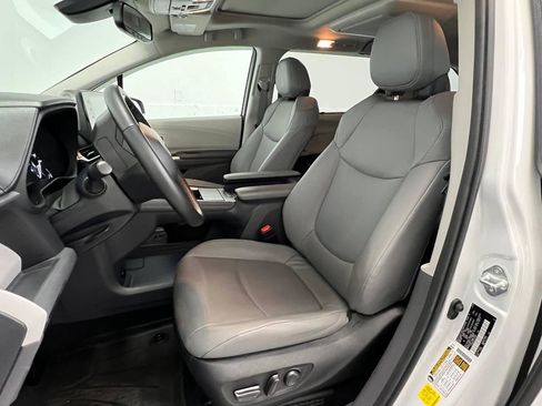 Used 2022 Toyota Sienna XLE w/ XLE Plus Package FWD image 8