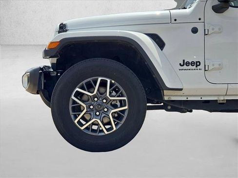 Used 2025 Jeep Wrangler Unlimited Sahara AWD/4WD image 22
