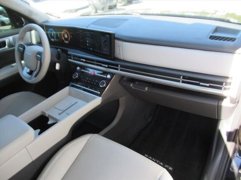 Used 2025 Hyundai Santa Fe SEL image 10