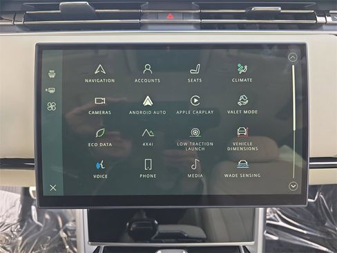 Certified 2025 Land Rover Range Rover SE image 22