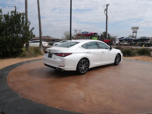 Used 2024 Lexus ES 350 w/ Premium Package image 3