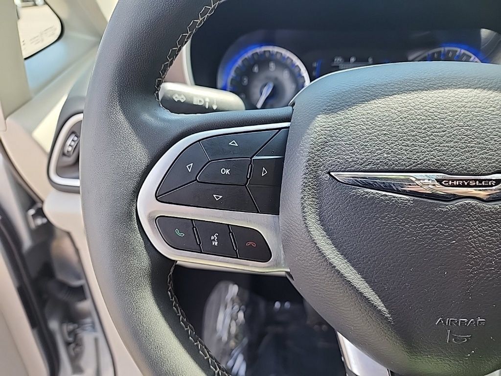 Used 2023 Chrysler Voyager LX FWD image 12