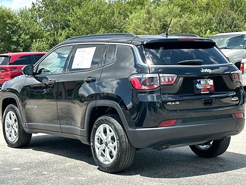 Used 2025 Jeep Compass Latitude w/ Sun & Sound Group AWD/4WD image 13