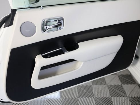 Used 2016 Rolls-Royce Wraith image 12