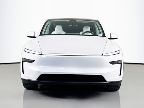 Used 2026 Tesla Model Y AWD image 2