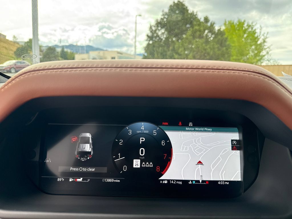 Used 2025 Land Rover Defender 110 AWD/4WD image 17