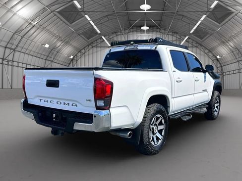 Used 2018 Toyota Tacoma SR5 RWD image 9