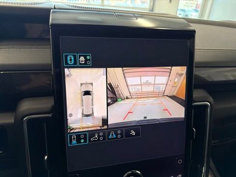 Used 2025 GMC Yukon Elevation w/ LPO, Elevation Black Package AWD/4WD image 3