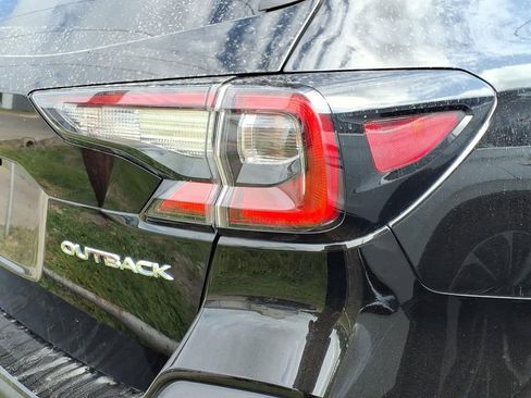 Used 2023 Subaru Outback Limited image 8