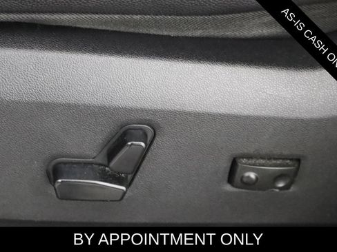 Used 2014 Chrysler Town & Country Touring FWD image 17