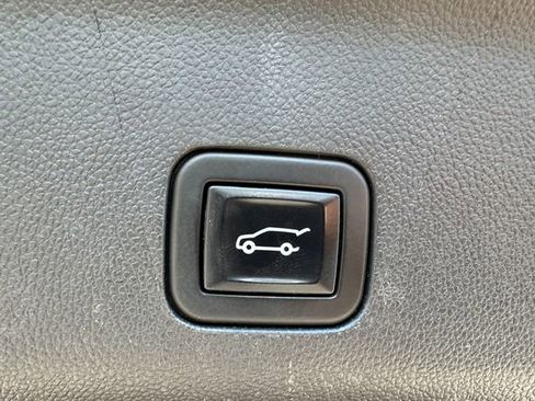 Used 2023 GMC Yukon Denali Ultimate AWD/4WD image 16
