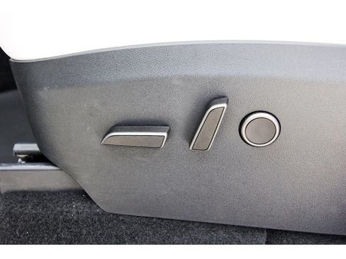 Used 2024 Tesla Model Y Performance AWD/4WD image 29