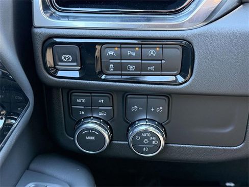 New 2026 GMC Yukon Elevation image 8