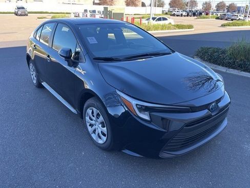 Used 2025 Toyota Corolla LE w/ Carpet Mat Package (TMS) image 3