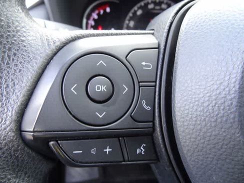 Used 2024 Toyota RAV4 XLE FWD image 17
