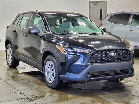 Used 2022 Toyota Corolla Cross L image 3