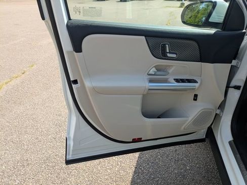 Used 2025 Mercedes-Benz GLA 250 4MATIC image 17