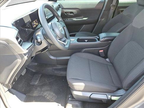 Certified 2025 Nissan Kicks S image 10