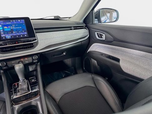 Used 2022 Jeep Compass Latitude image 23