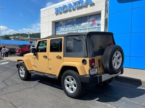 Used 2013 Jeep Wrangler Unlimited Sahara AWD/4WD image 3