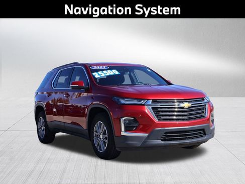 Used 2023 Chevrolet Traverse LT image 3