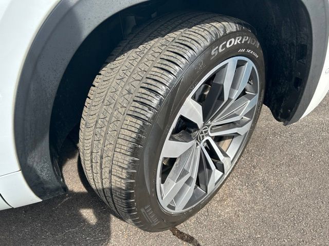 Used 2021 Volkswagen Atlas Cross Sport SEL Premium R-Line AWD/4WD image 33