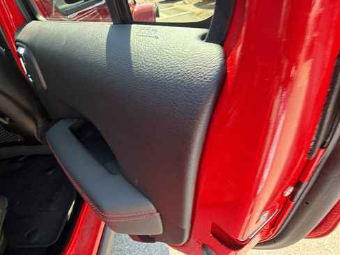 Used 2025 Jeep Gladiator Rubicon image 20