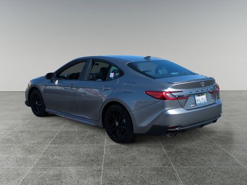 Used 2025 Toyota Camry SE image 3