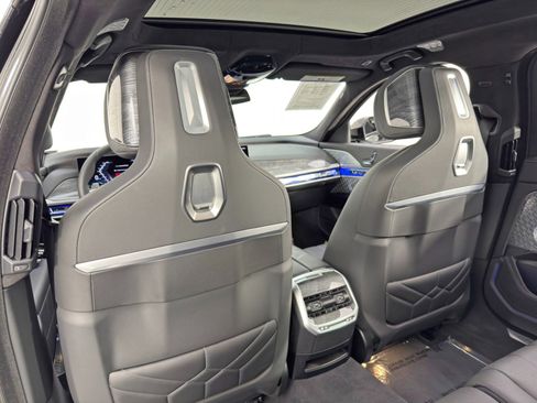 Used 2023 BMW 760i xDrive w/ Executive Package image 47
