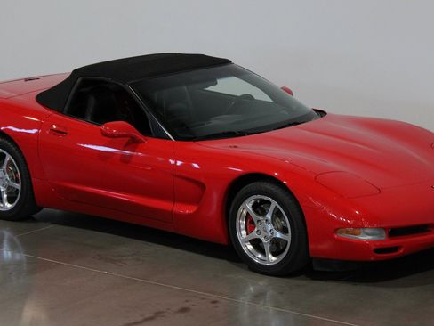 Used 2000 Chevrolet Corvette Convertible w/ Memory Pkg RWD image 7