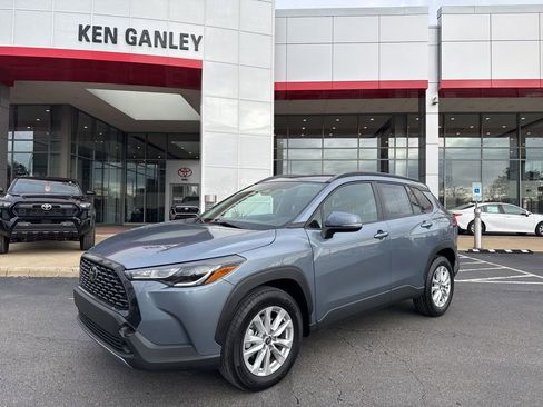 Used 2023 Toyota Corolla Cross LE image 1