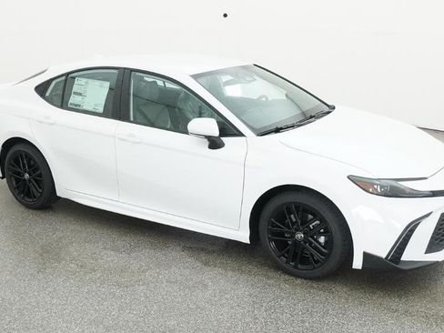 Used 2026 Toyota Camry SE FWD image 46