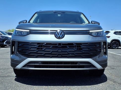 New 2026 Volkswagen Tiguan SE FWD image 2