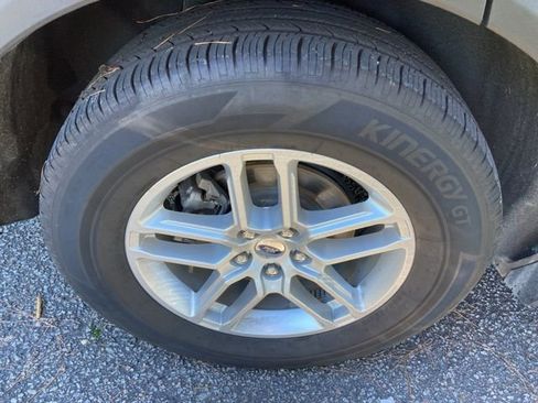 Used 2025 Ford Explorer Active w/ Active Comfort Package image 16