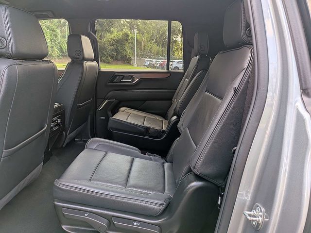 Used 2025 GMC Yukon XL Denali AWD/4WD image 14