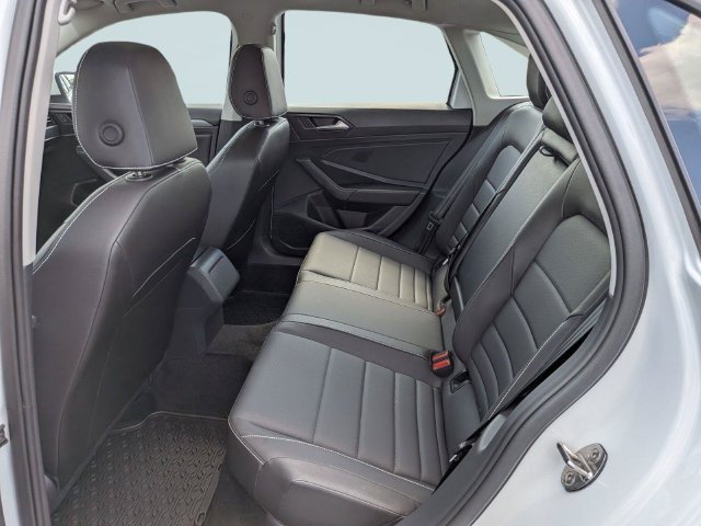 Used 2024 Volkswagen Jetta SE FWD image 12