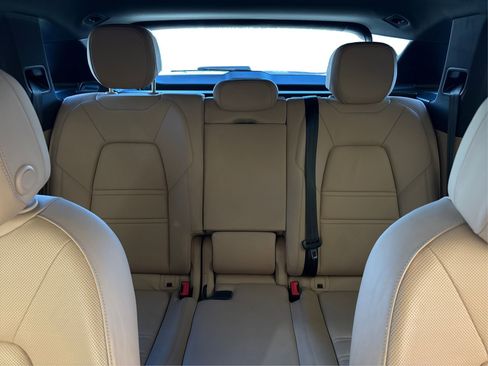 Used 2022 Porsche Cayenne image 17