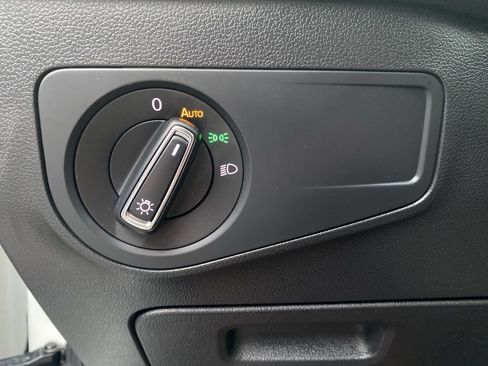 Used 2020 Volkswagen Tiguan SE w/ Panoramic Sunroof Package image 19