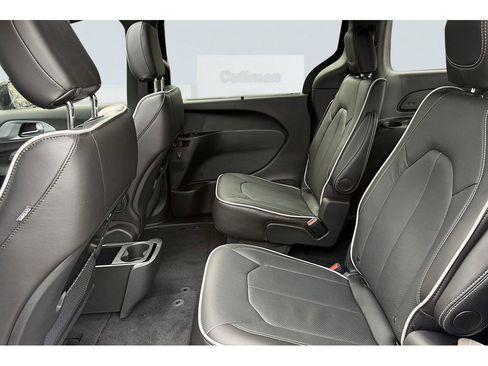 New 2026 Chrysler Pacifica Limited w/ S Appearance Package image 18