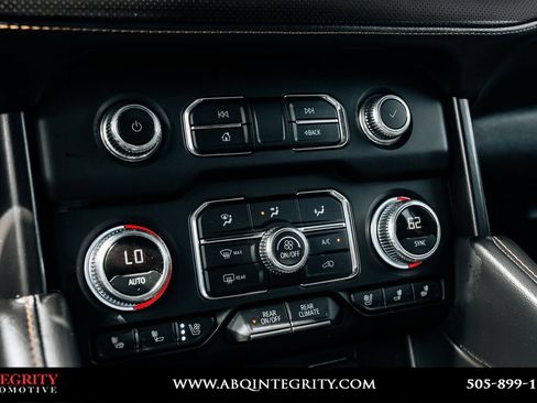 Used 2024 GMC Yukon XL AT4 AWD/4WD image 37