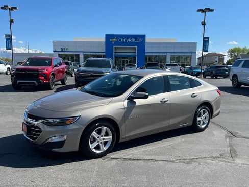 Used 2024 Chevrolet Malibu LS FWD image 1