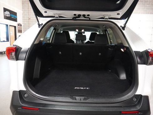 Used 2019 Toyota RAV4 LE w/ Carpet Mat Package AWD/4WD image 12