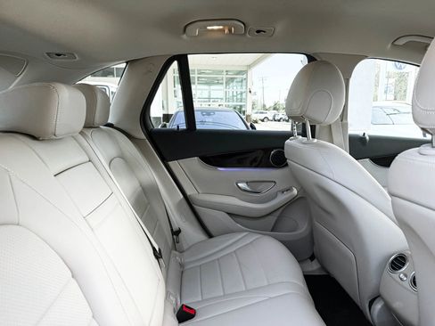 Used 2020 Mercedes-Benz GLC 300 4MATIC w/ Premium Package image 27
