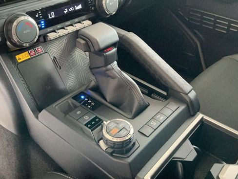 Used 2026 Toyota 4Runner TRD Off-Road Premium AWD/4WD image 18