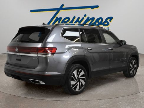 Used 2024 Volkswagen Atlas SE AWD/4WD image 2